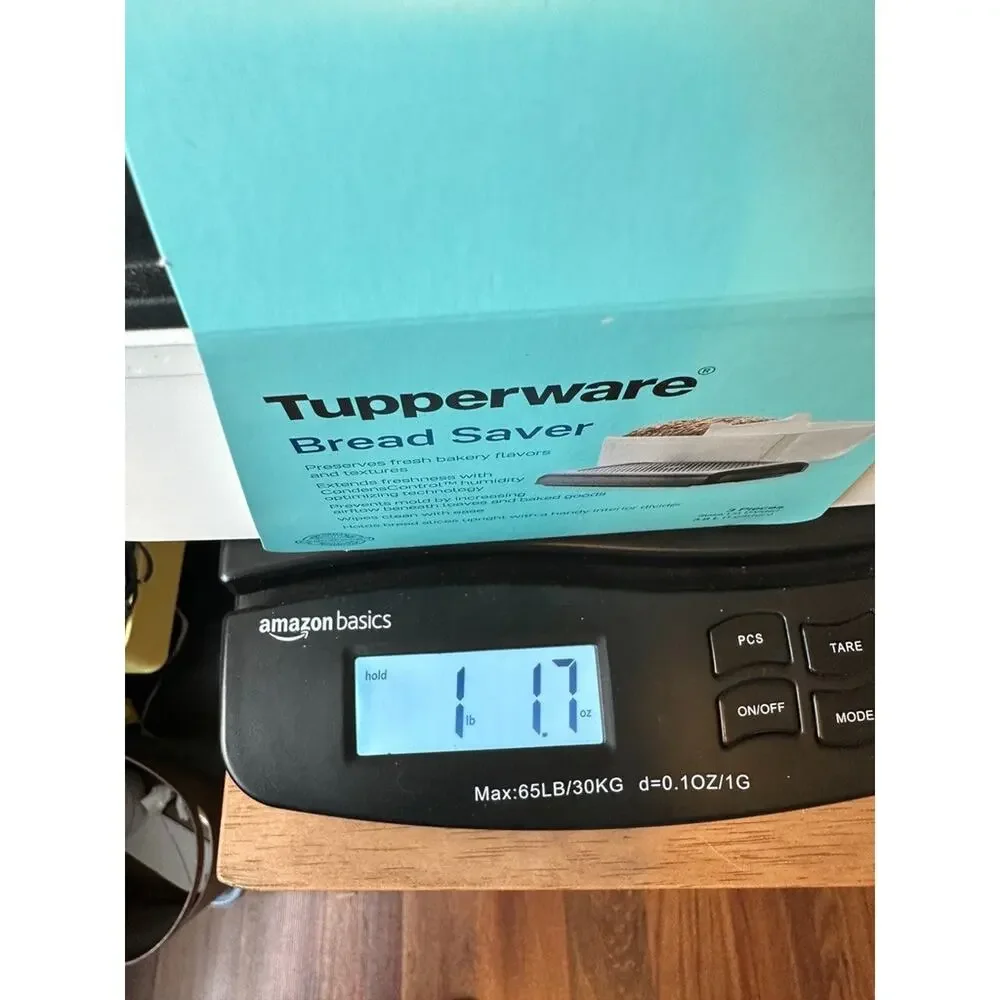 NEW Tupperware Bread Saver Bread & Bakery Storage Box 1 Gallon